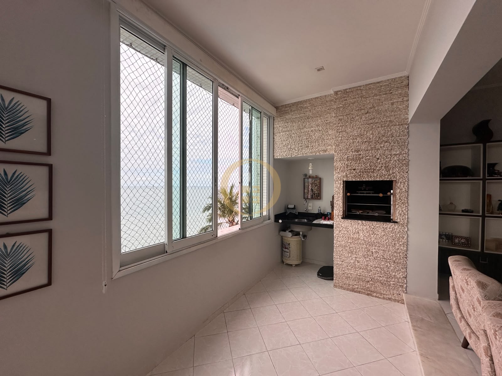 Apartamento Frente ao Mar nas Pitangueiras, Guarujá - SP