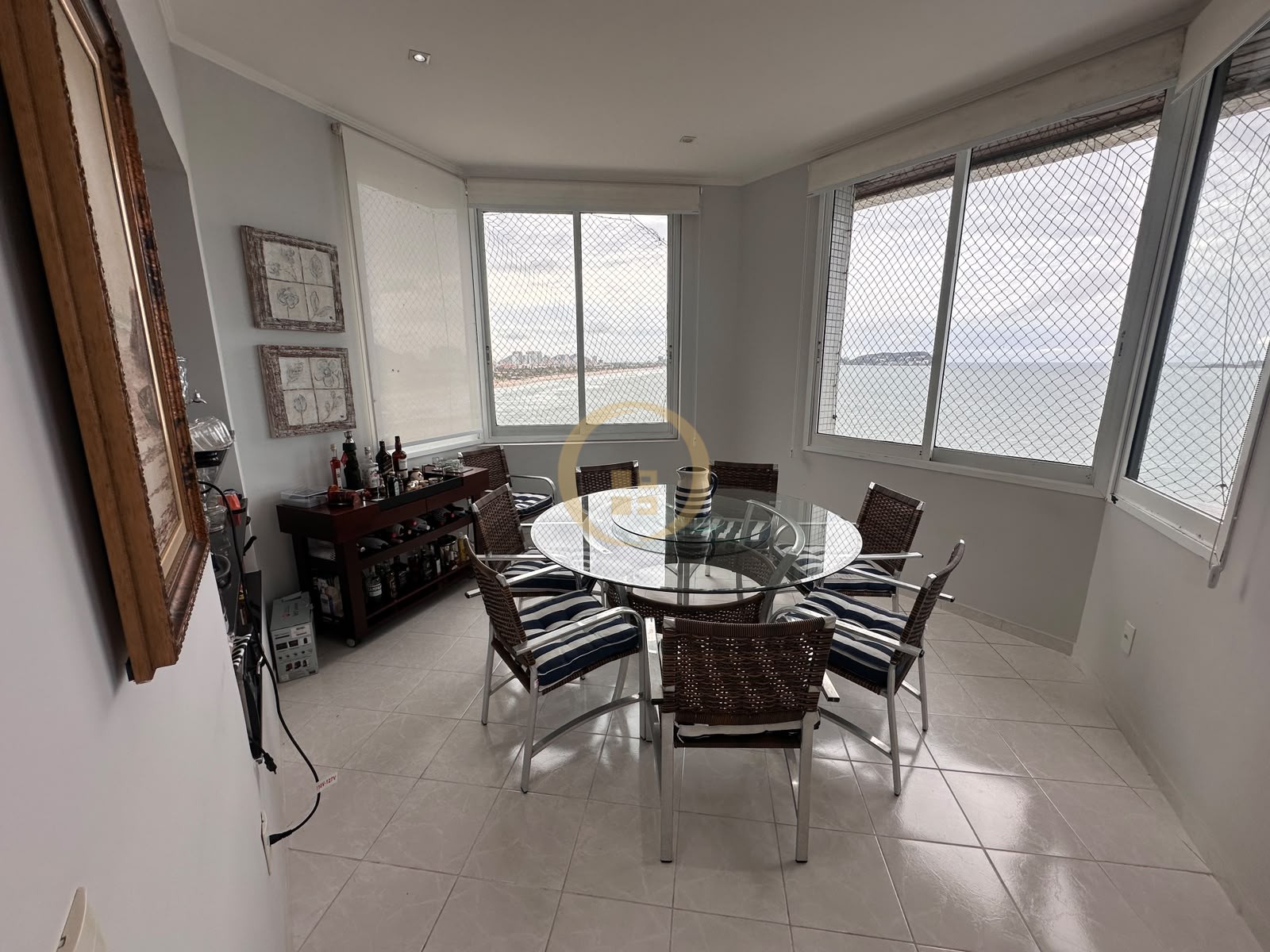 Apartamento Frente ao Mar nas Pitangueiras, Guarujá - SP