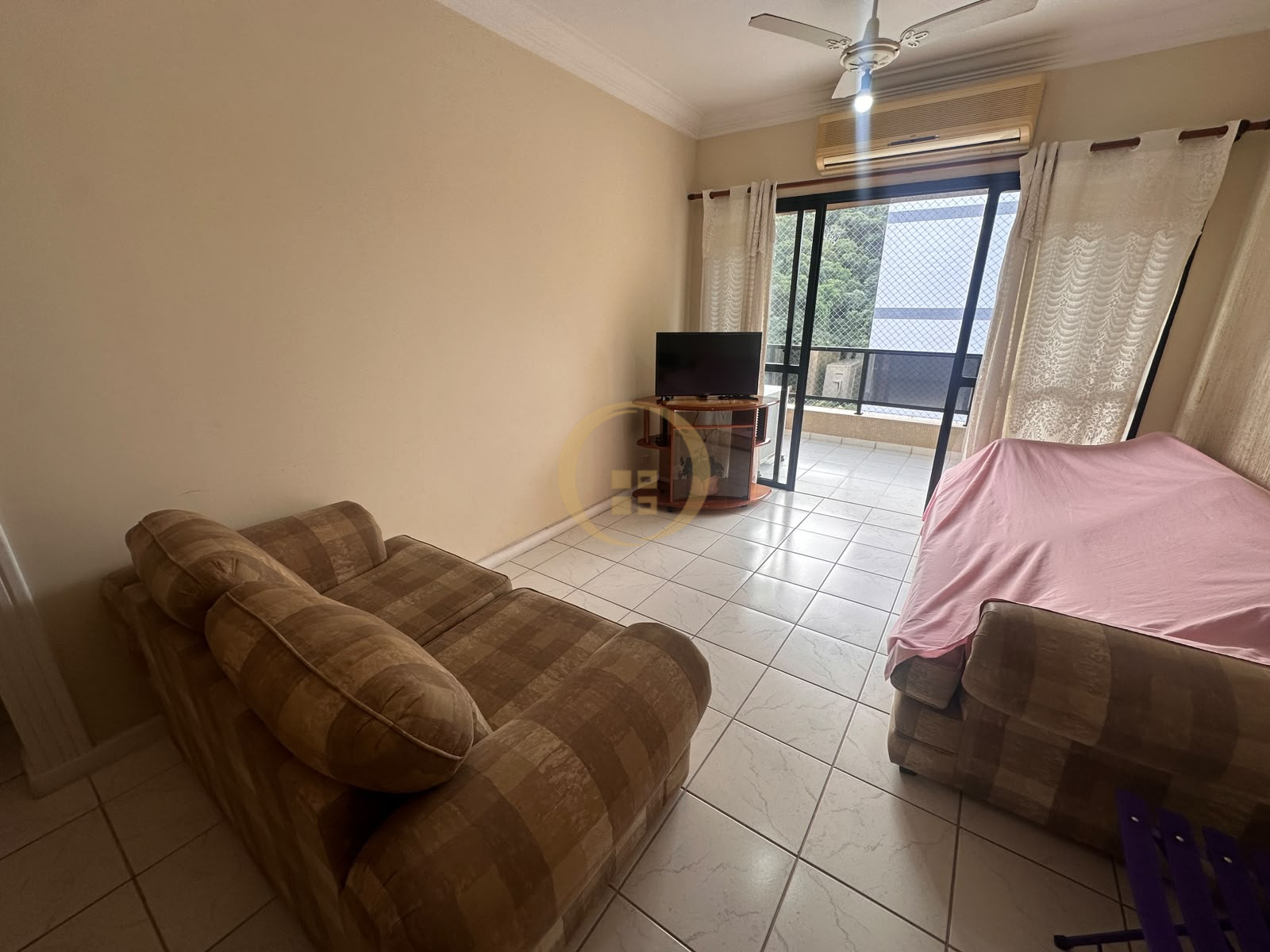 Apartamento na Praia das Pitangueiras, Guarujá - SP