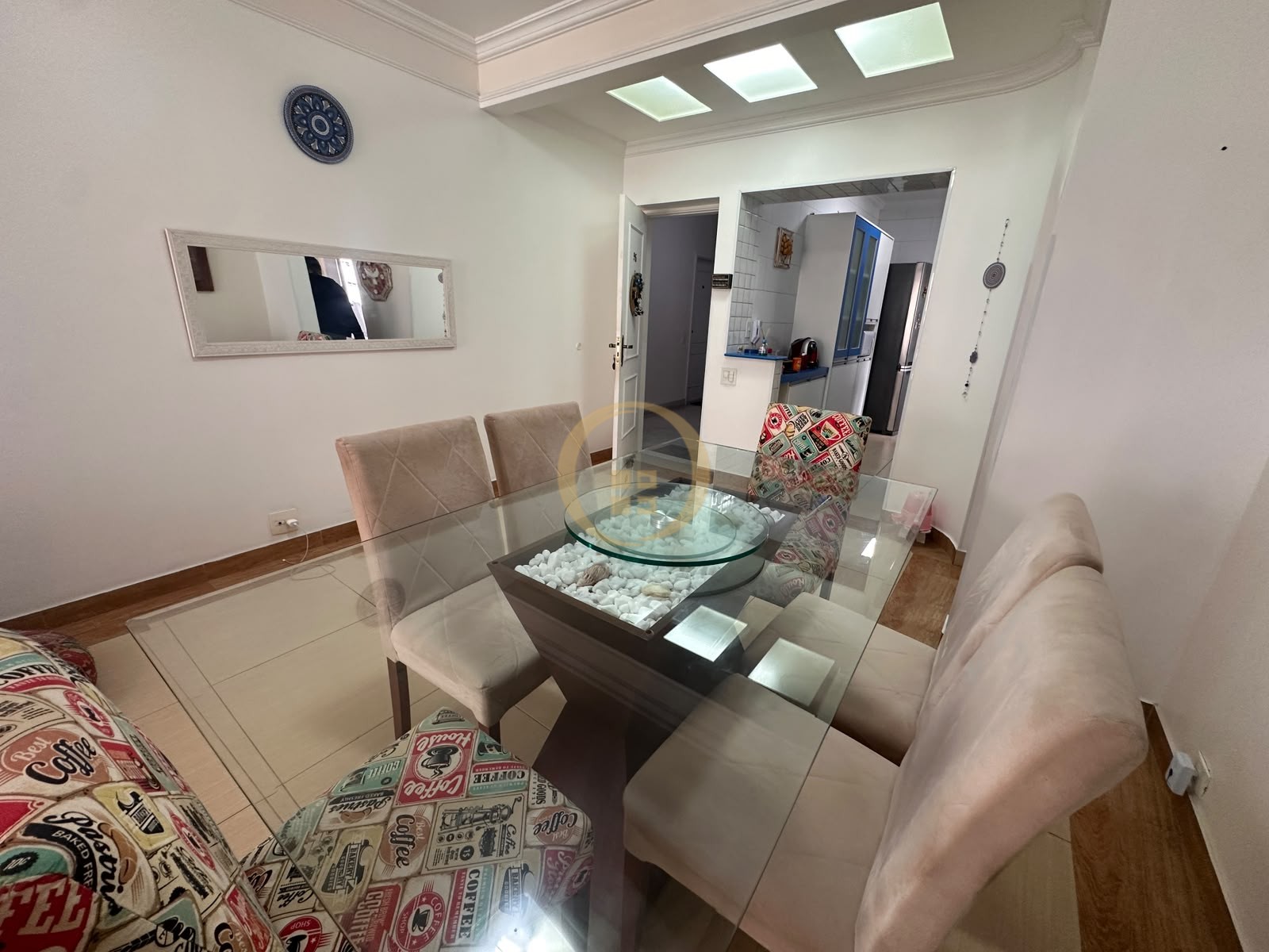 Apartamento na Praia das Pitangueiras, Guarujá - SP