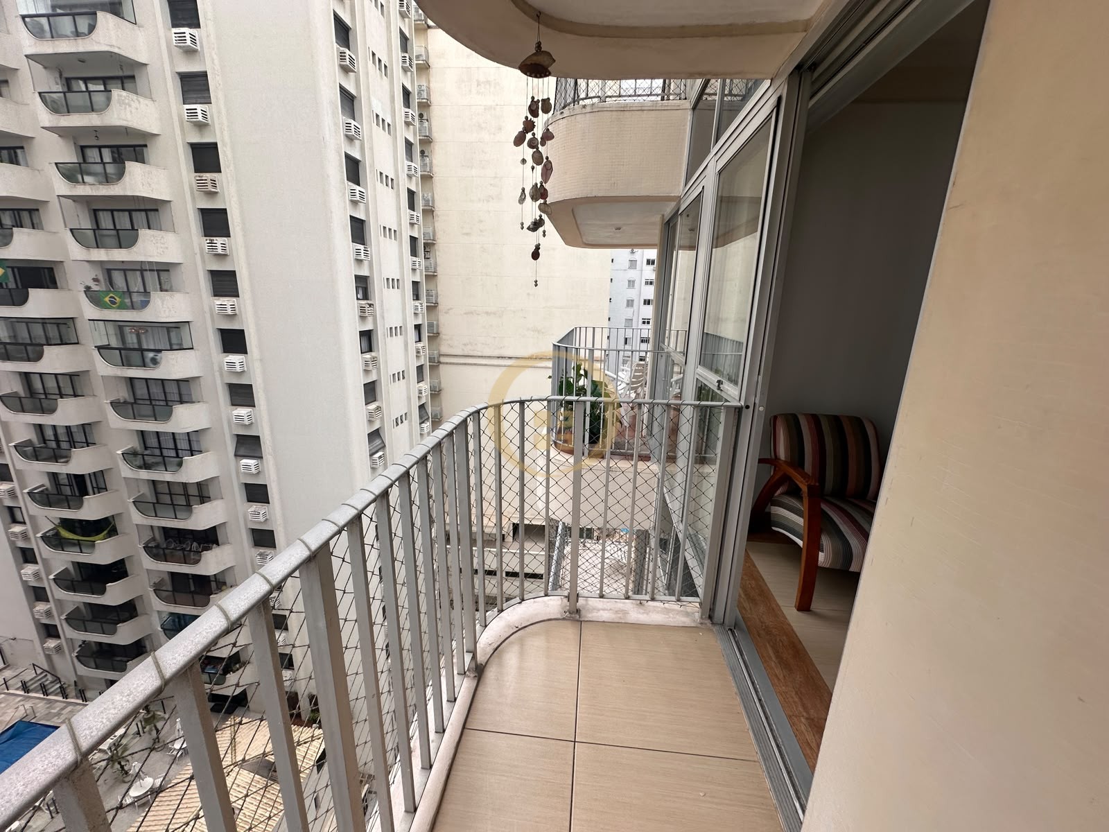 Apartamento na Praia das Pitangueiras, Guarujá - SP