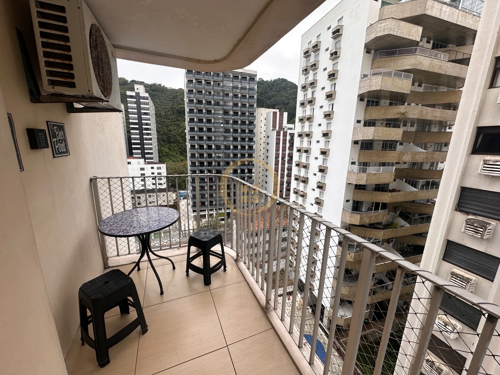 Apartamento na Praia das Pitangueiras, Guarujá - SP