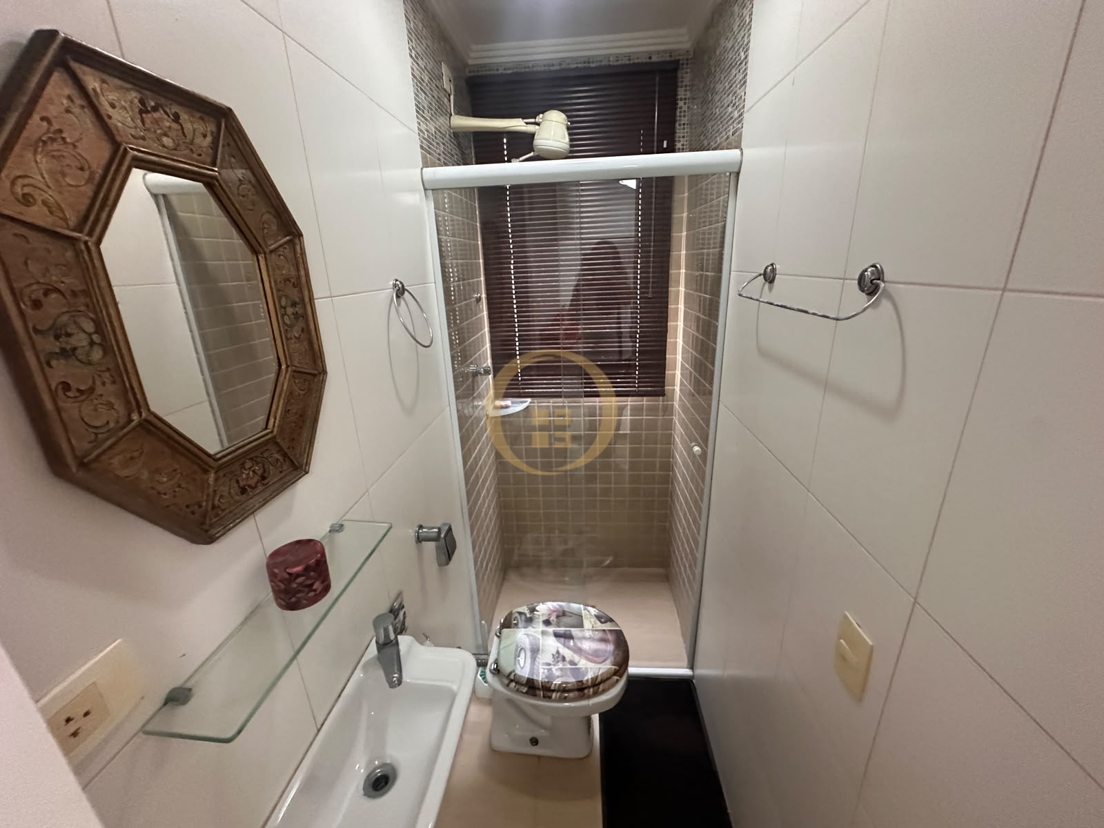 Apartamento na Praia das Pitangueiras, Guarujá - SP