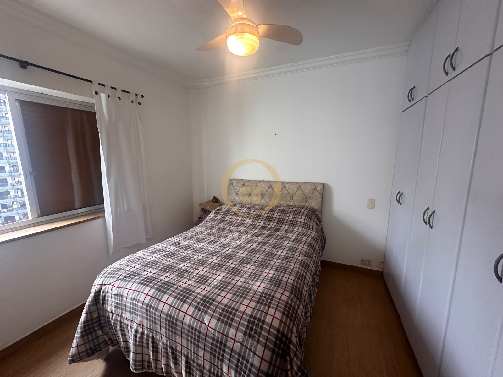 Apartamento na Praia das Pitangueiras, Guarujá - SP