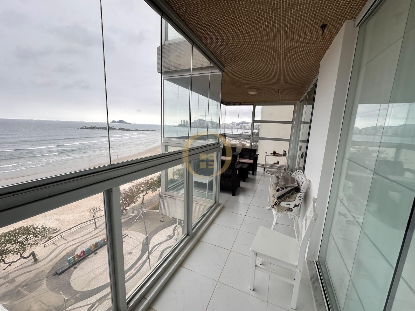 Apartamento Frente ao Mar nas Pitangueiras, Guarujá - SP