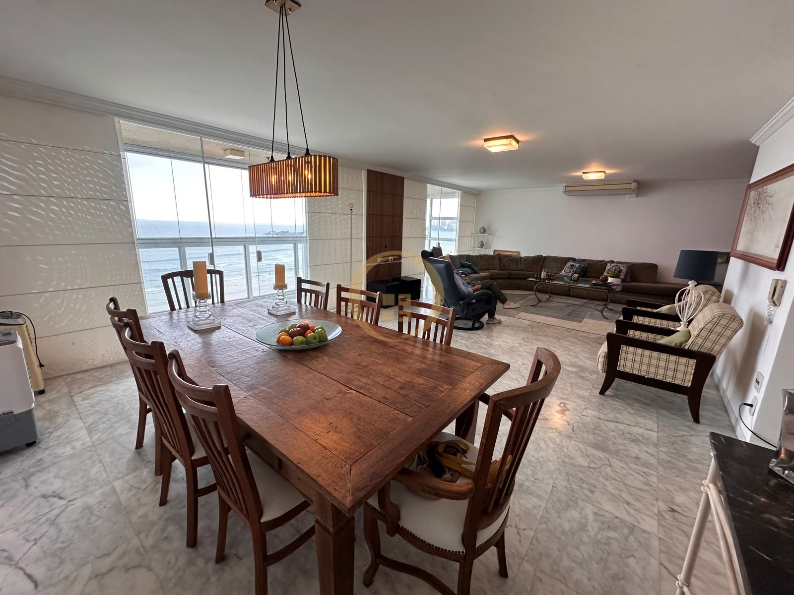 Apartamento Frente ao Mar nas Pitangueiras, Guarujá - SP