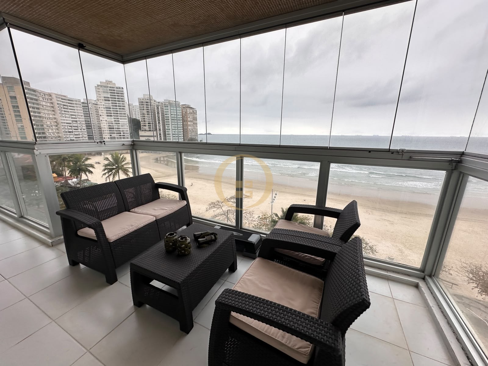Apartamento Frente ao Mar nas Pitangueiras, Guarujá - SP