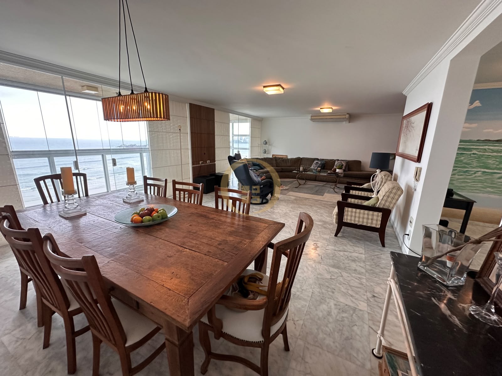 Apartamento Frente ao Mar nas Pitangueiras, Guarujá - SP