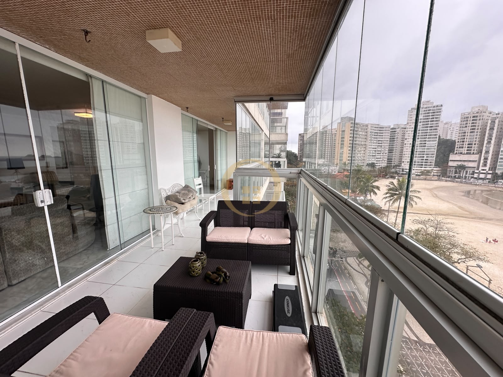 Apartamento Frente ao Mar nas Pitangueiras, Guarujá - SP