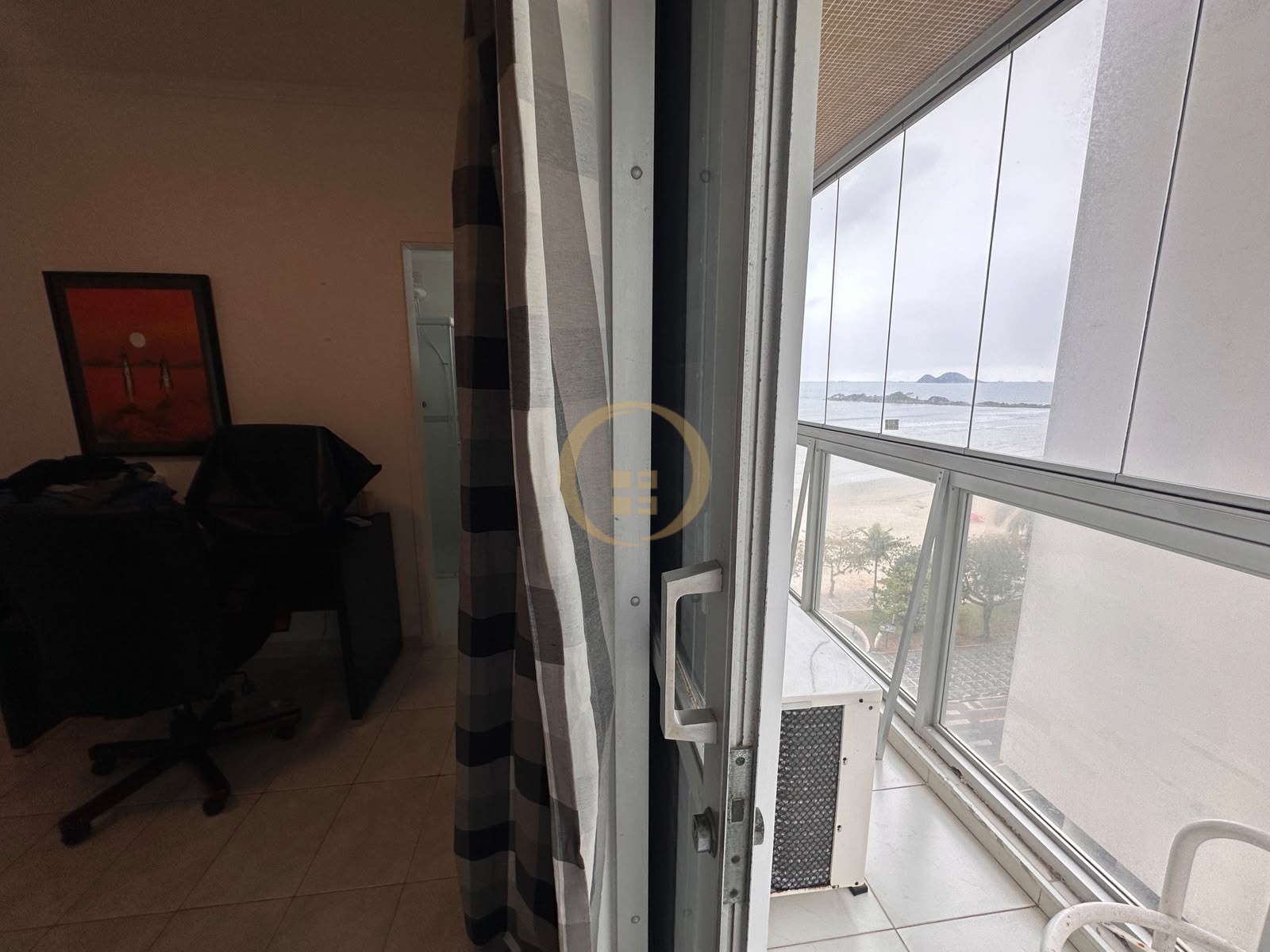 Apartamento Frente ao Mar nas Pitangueiras, Guarujá - SP