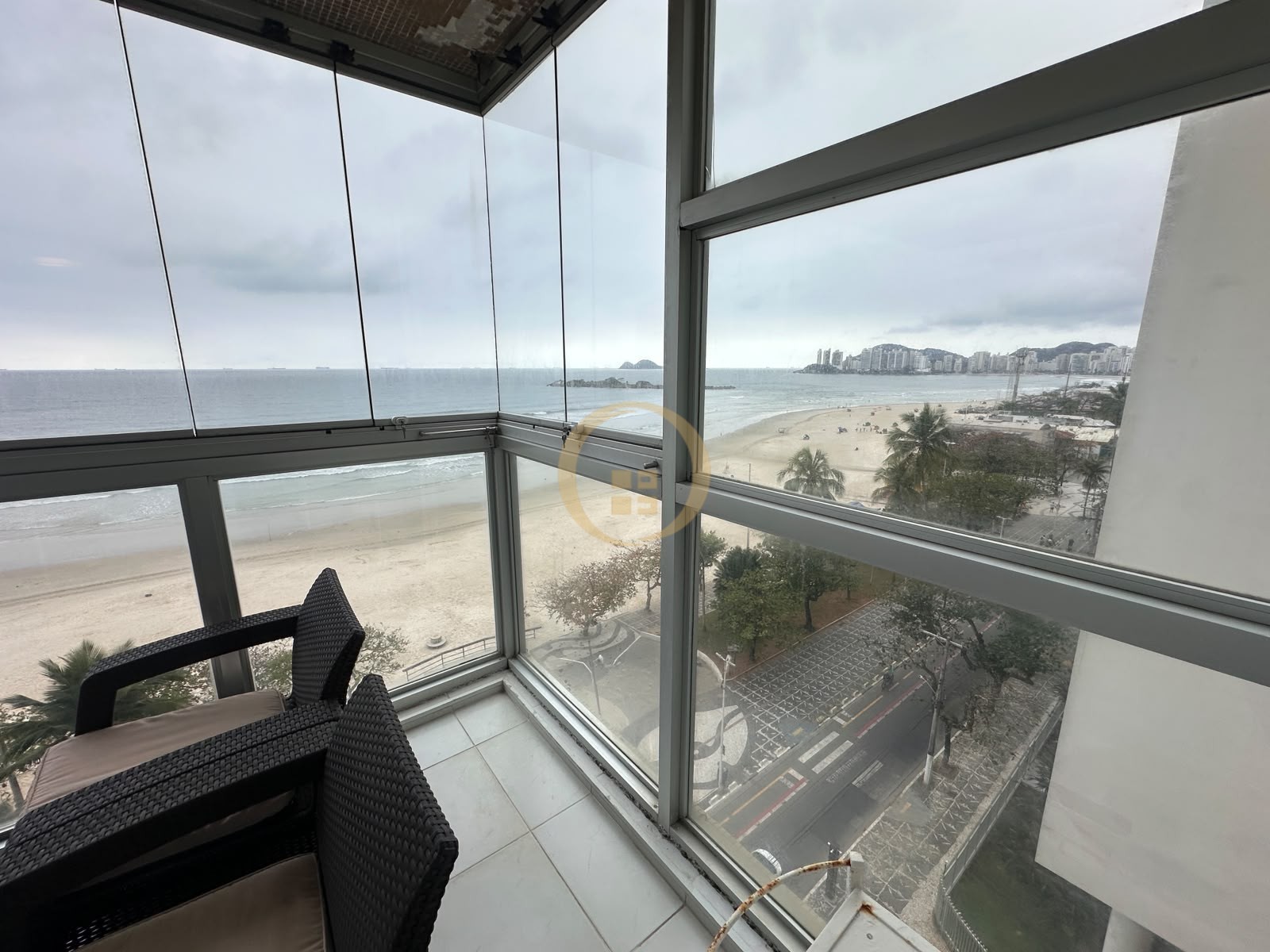 Apartamento Frente ao Mar nas Pitangueiras, Guarujá - SP