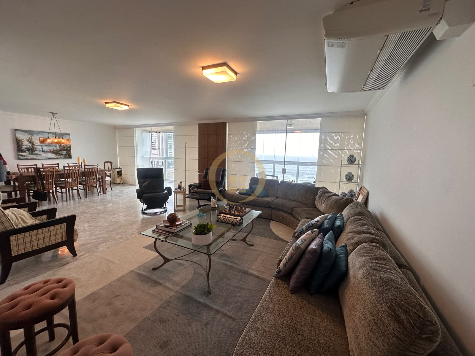 Apartamento Frente ao Mar nas Pitangueiras, Guarujá - SP