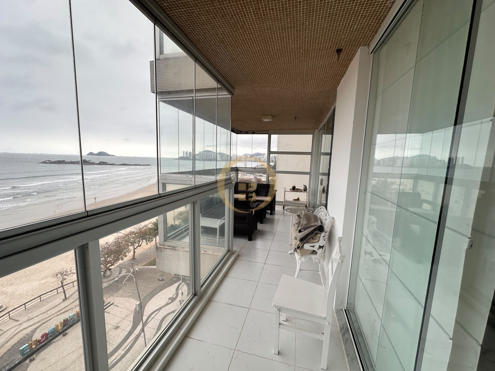 Apartamento Frente ao Mar nas Pitangueiras, Guarujá - SP