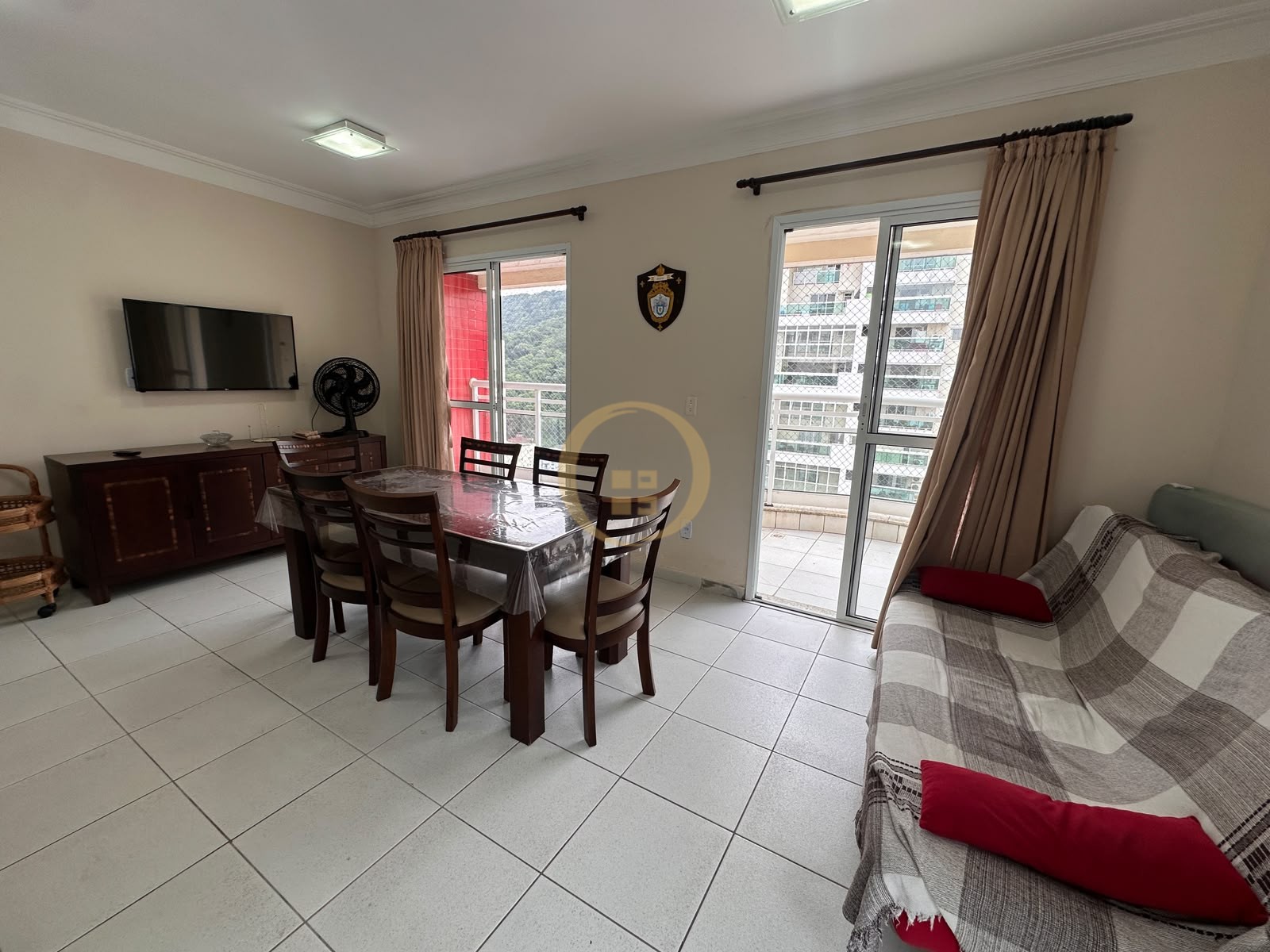 Apartamento-4-dormitorios-Pitangueiras