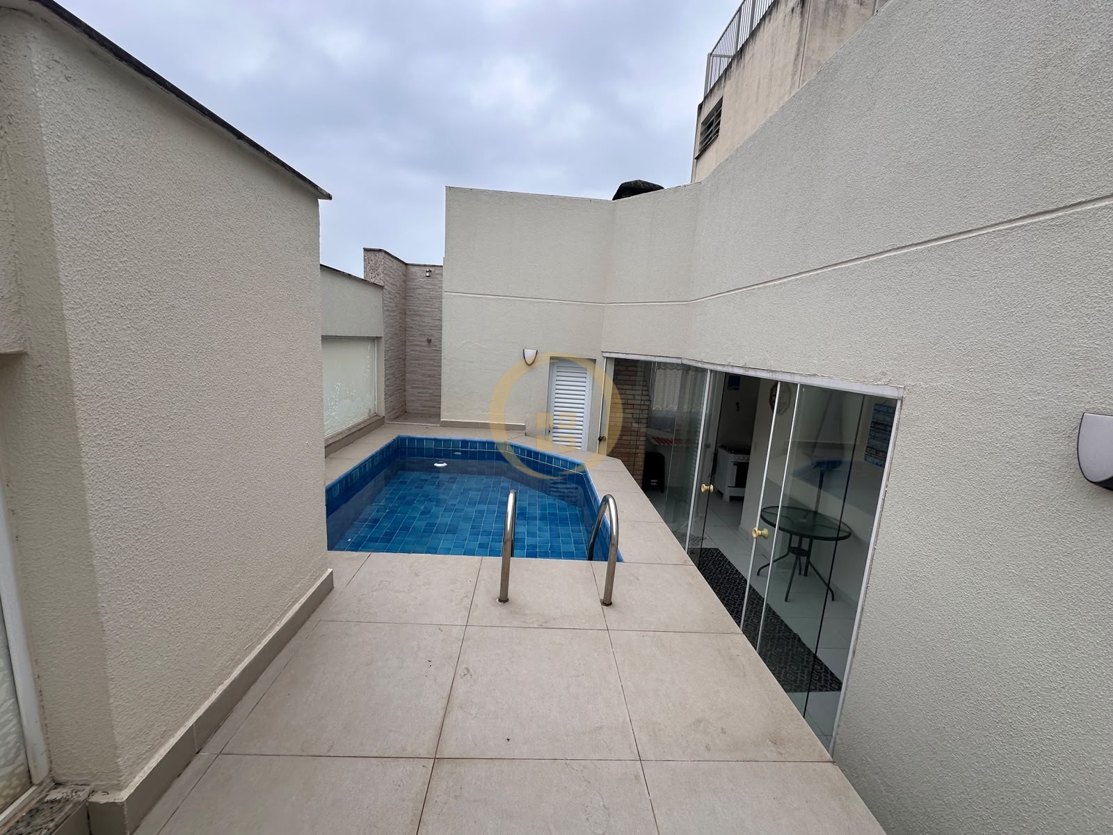 Apartamento-4-dormitorios-Pitangueiras