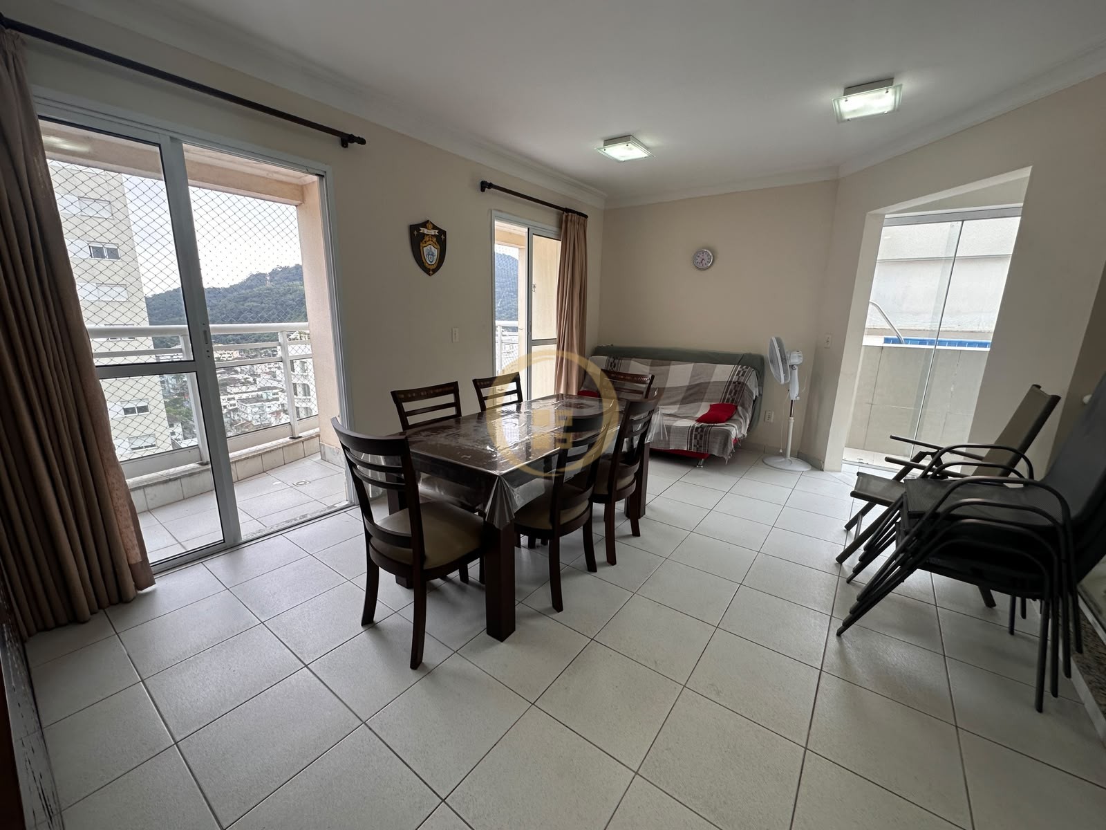 Apartamento-4-dormitorios-Pitangueiras