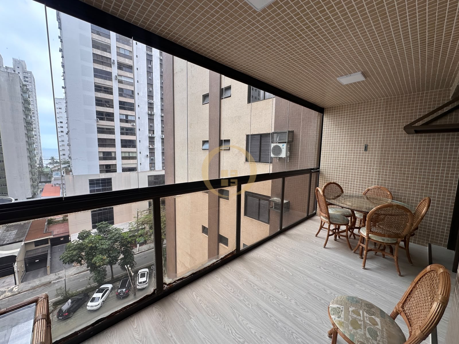 Apartamento na Praia das Pitangueiras, Guarujá - SP