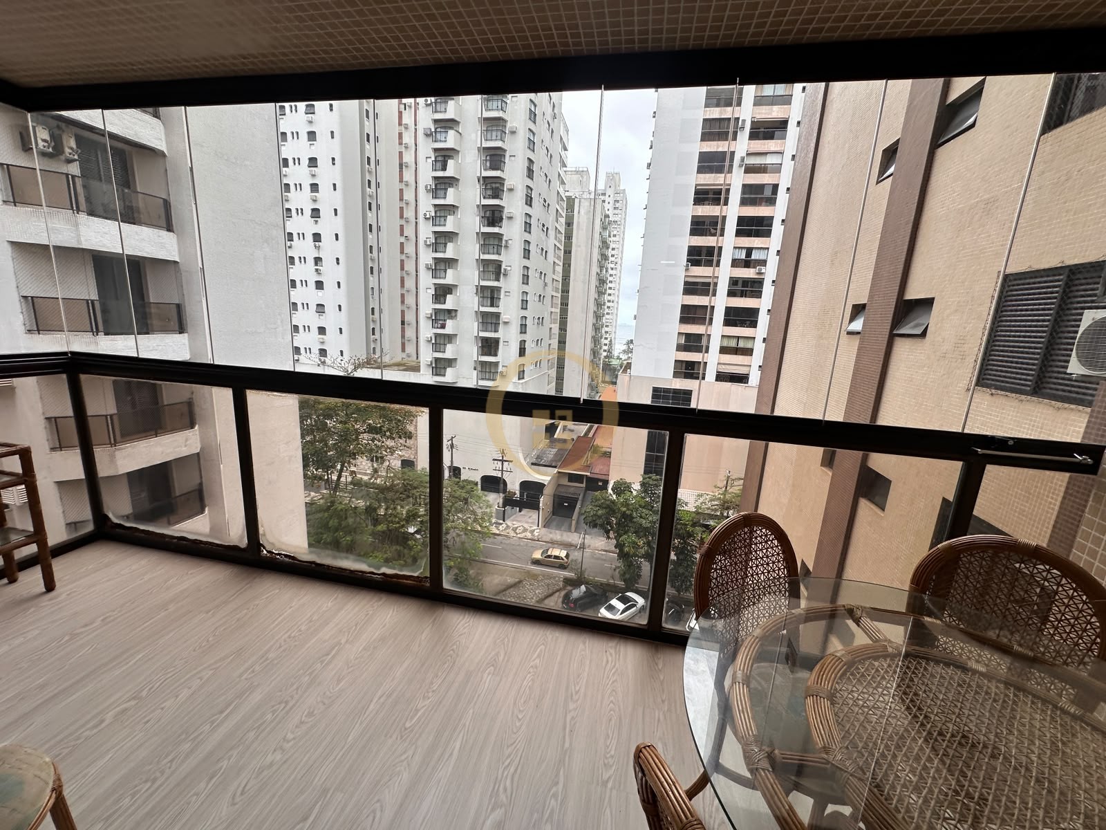 Apartamento na Praia das Pitangueiras, Guarujá - SP