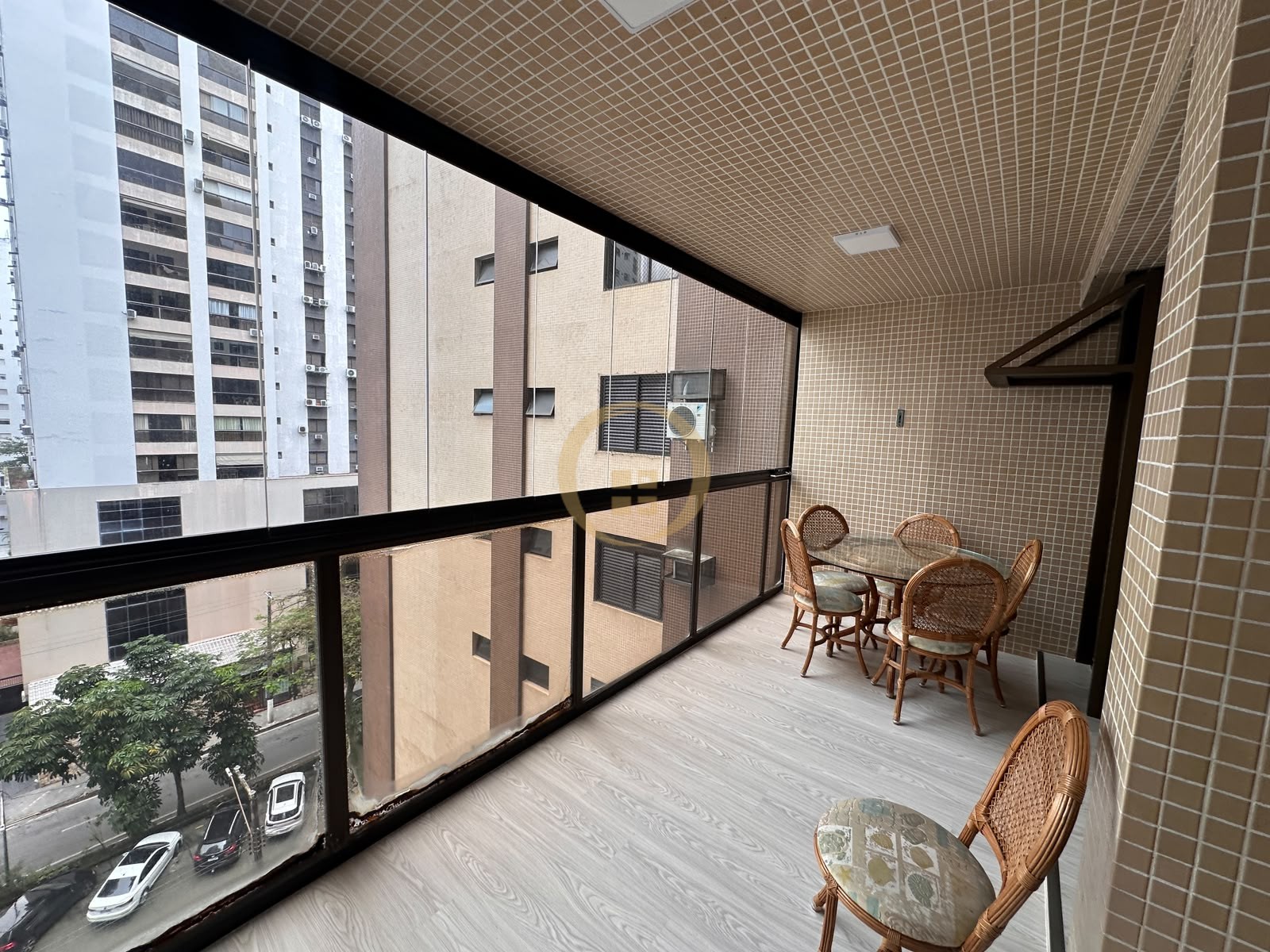 Apartamento na Praia das Pitangueiras, Guarujá - SP