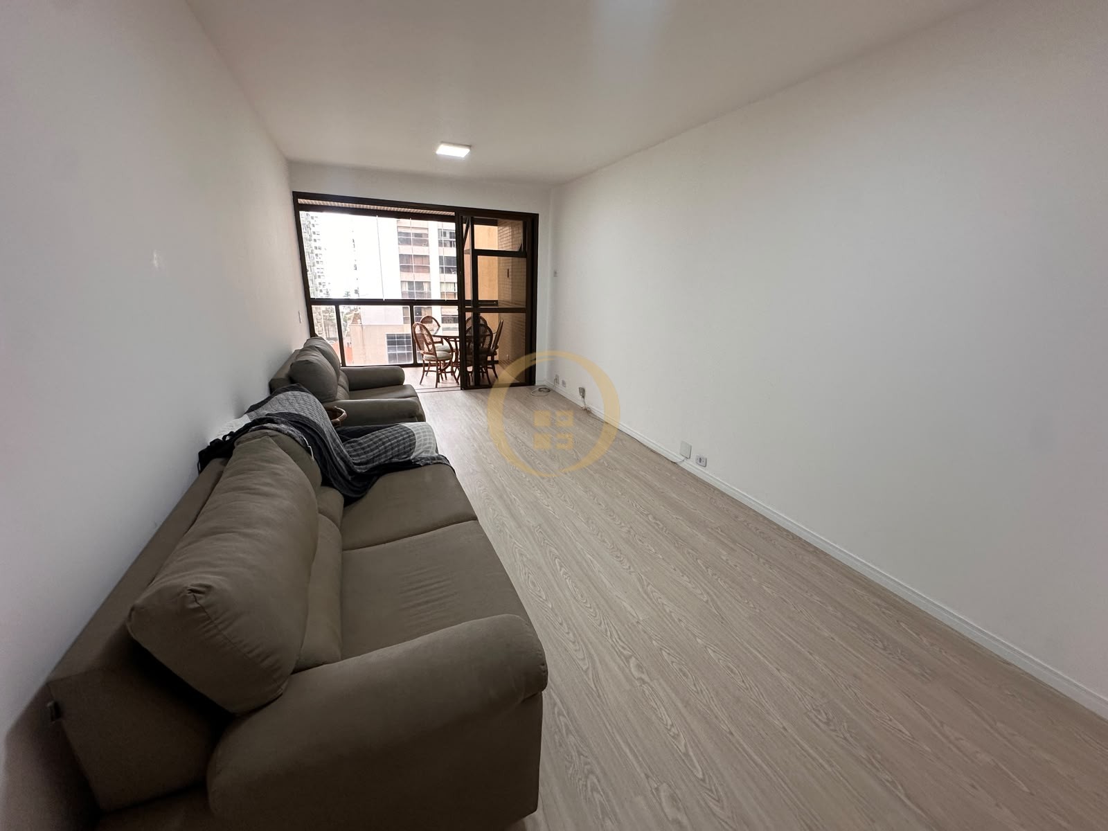 Apartamento na Praia das Pitangueiras, Guarujá - SP
