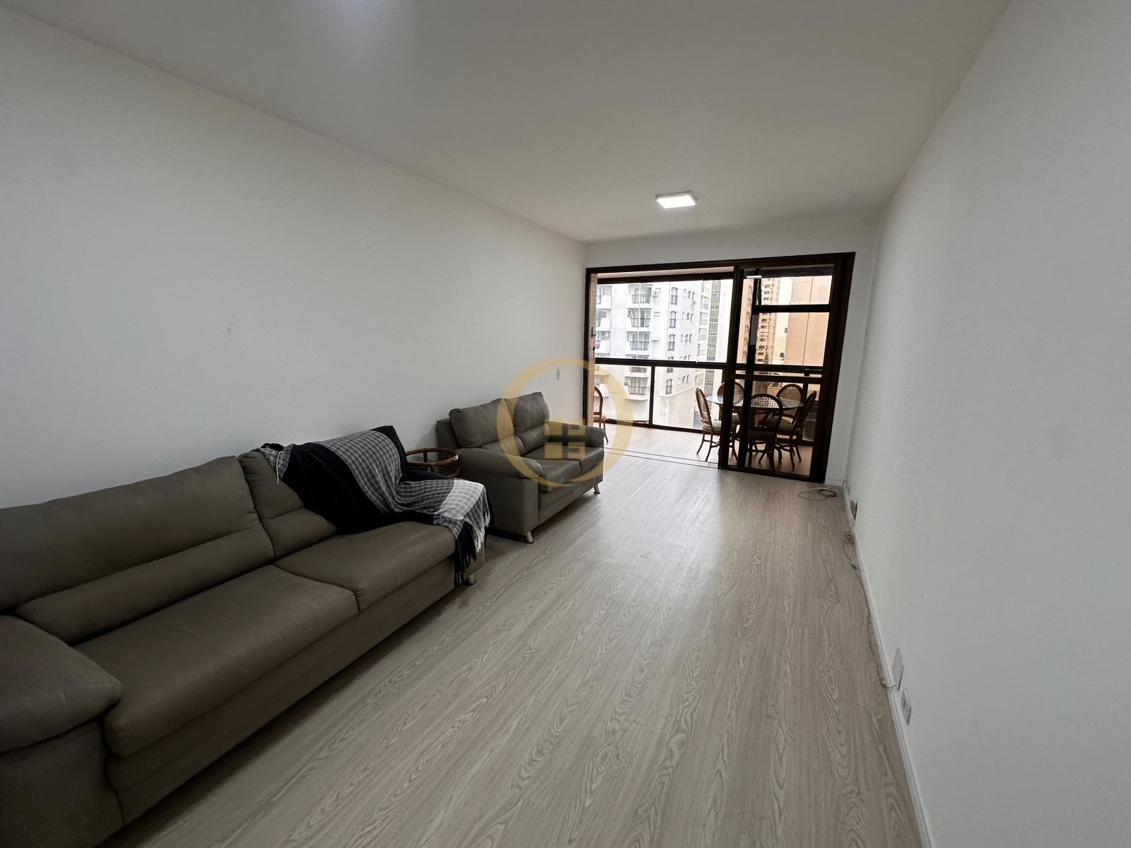 Apartamento na Praia das Pitangueiras, Guarujá - SP