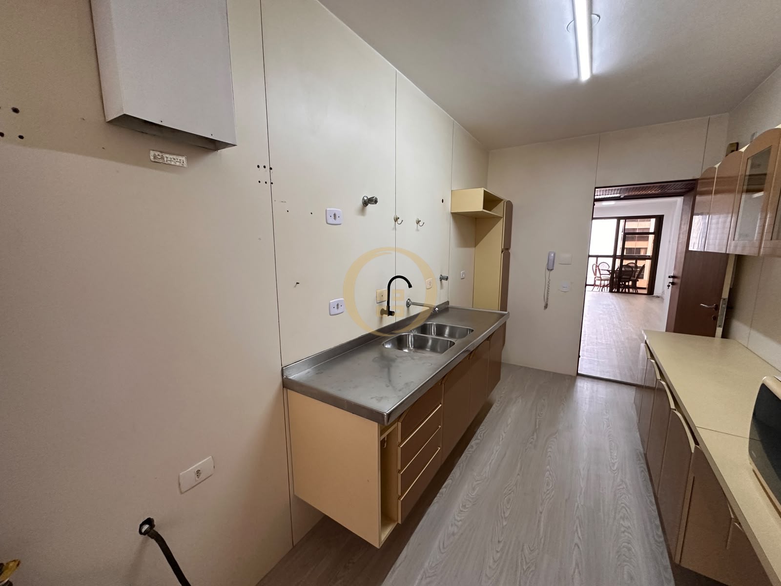 Apartamento na Praia das Pitangueiras, Guarujá - SP