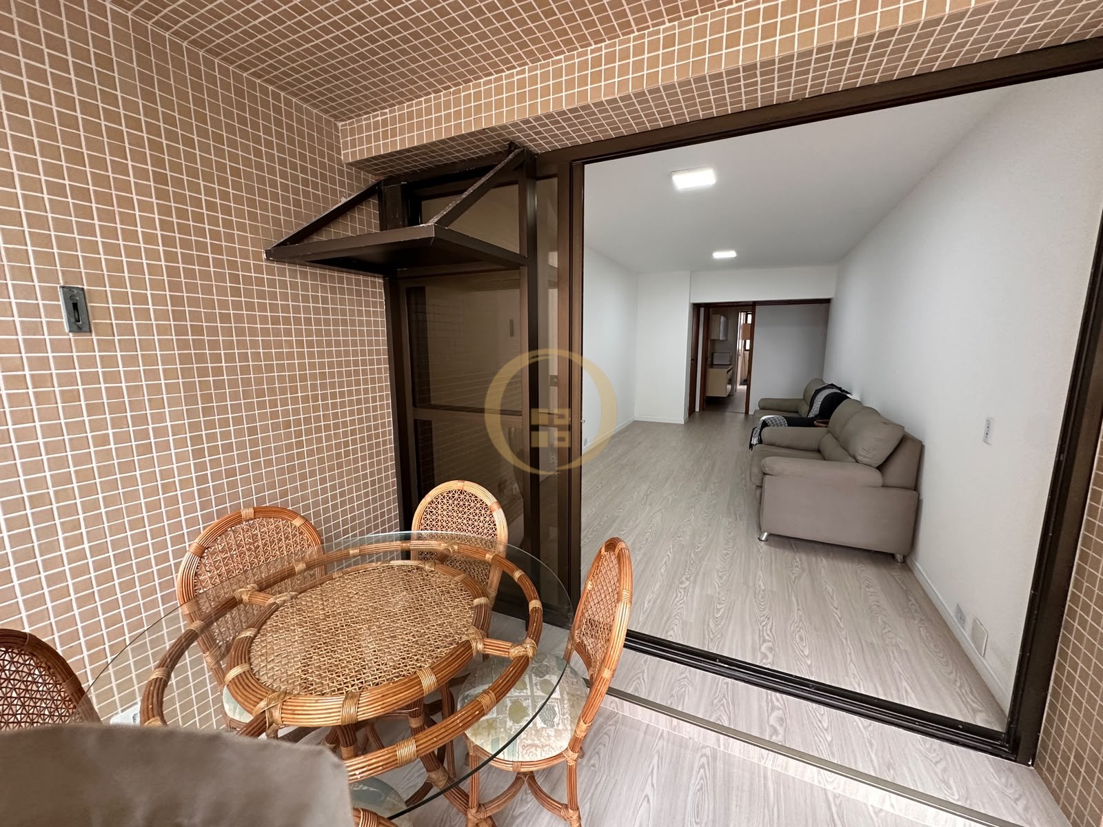Apartamento na Praia das Pitangueiras, Guarujá - SP