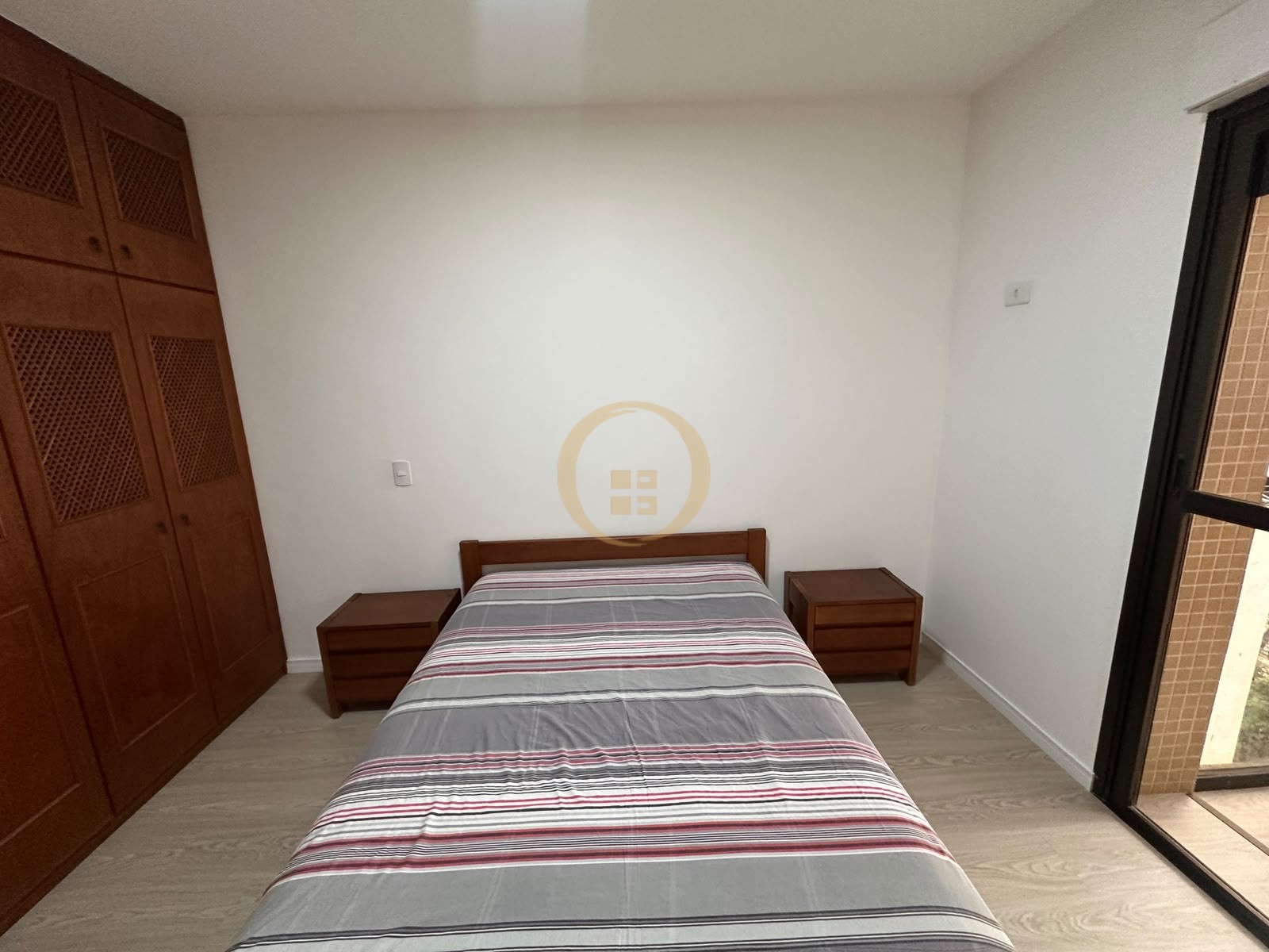 Apartamento na Praia das Pitangueiras, Guarujá - SP