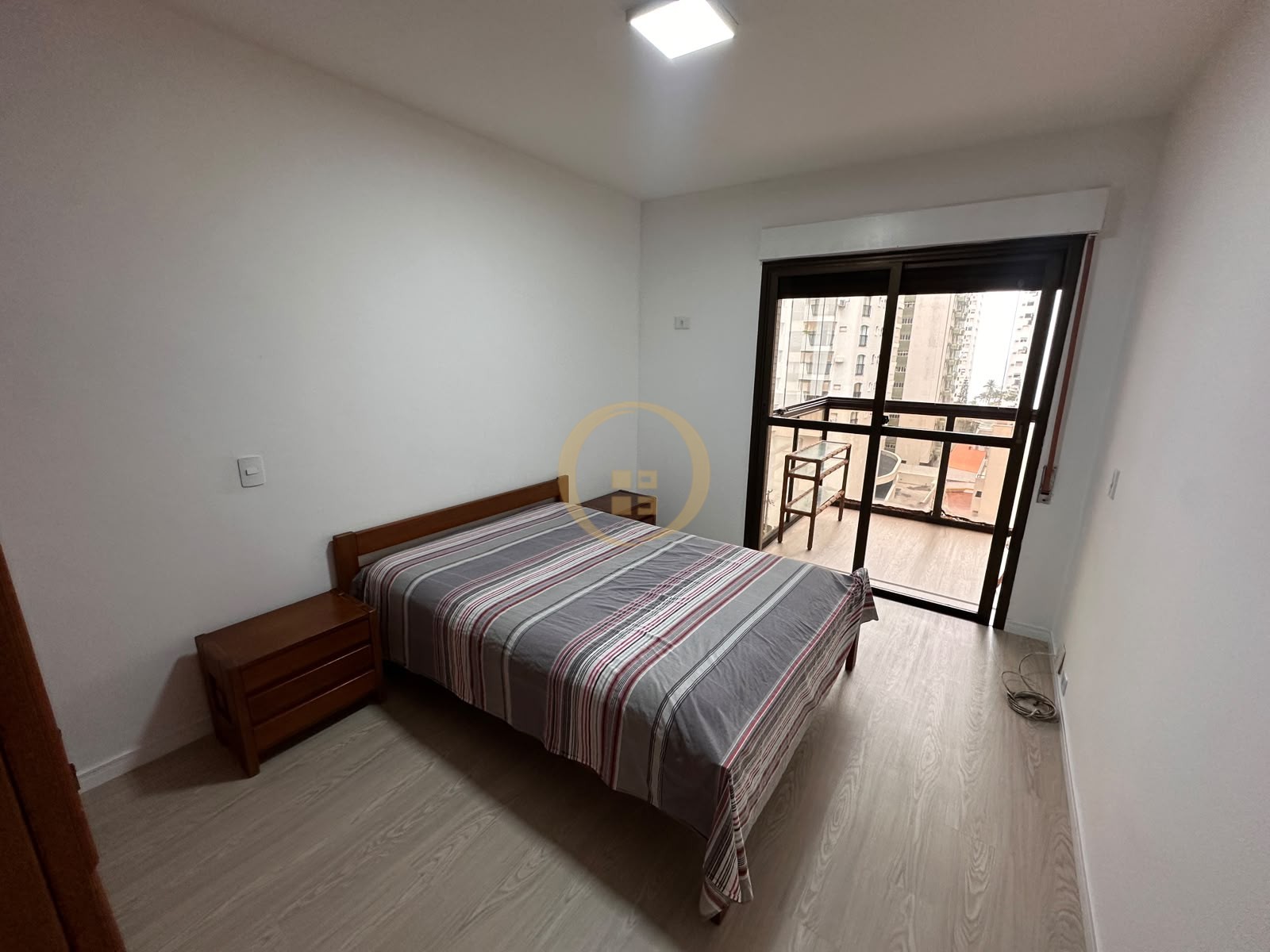 Apartamento na Praia das Pitangueiras, Guarujá - SP