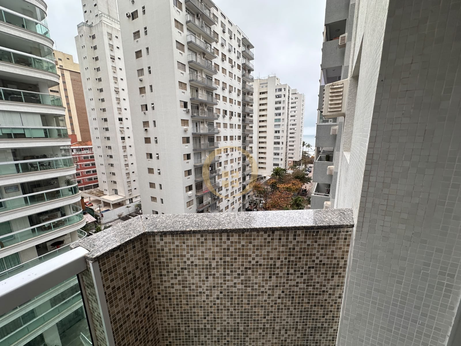 Apartamento na Praia das Pitangueiras, Guarujá - SP