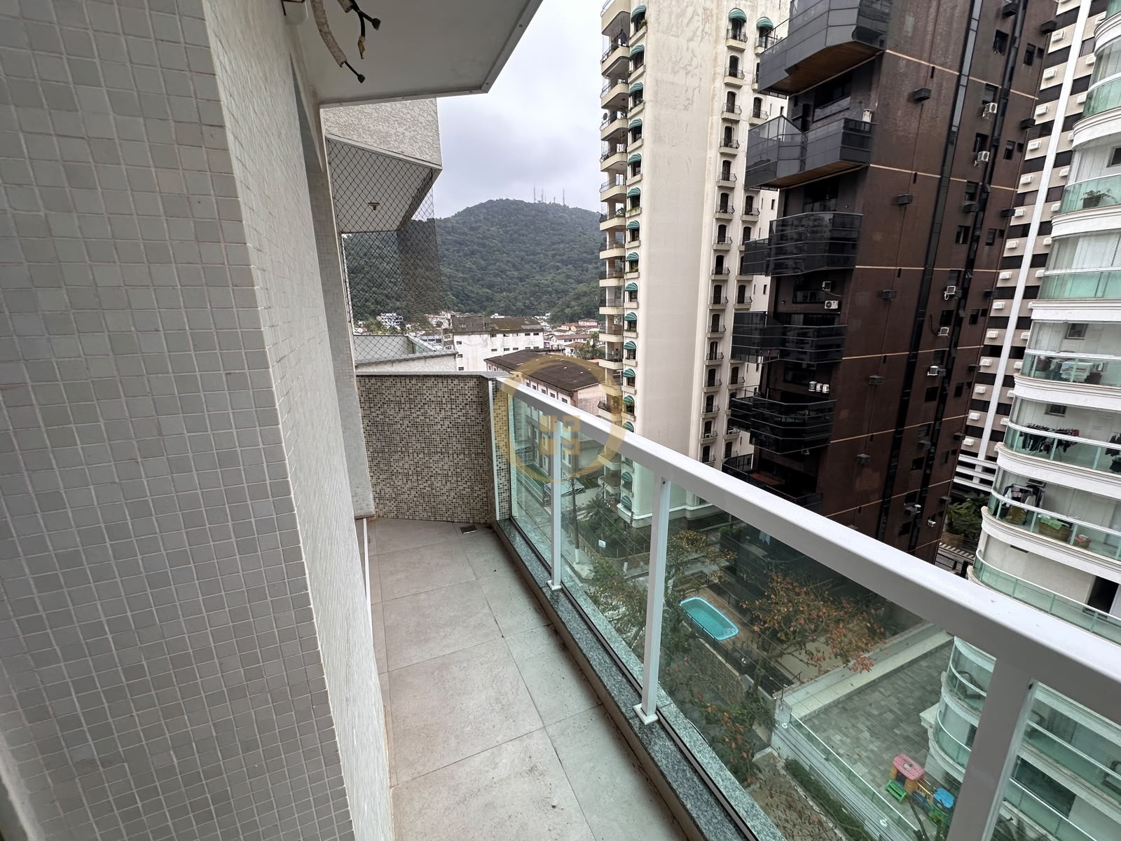Apartamento na Praia das Pitangueiras, Guarujá - SP