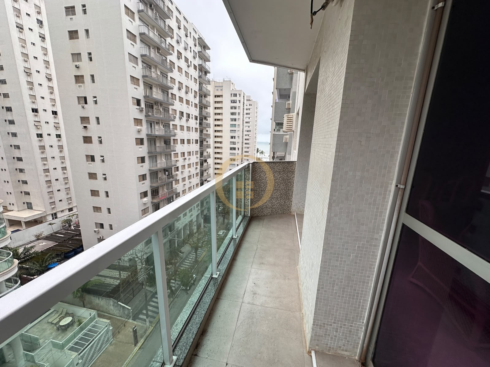 Apartamento na Praia das Pitangueiras, Guarujá - SP