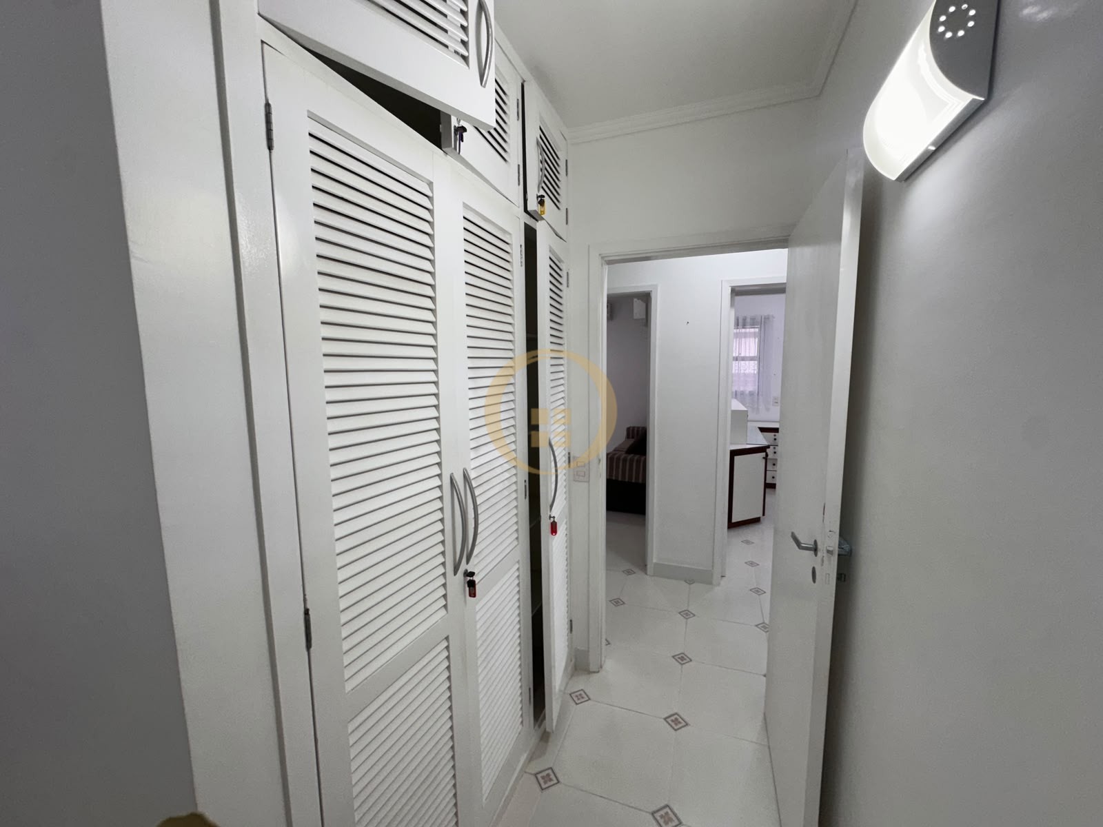 Apartamento na Praia das Pitangueiras, Guarujá - SP