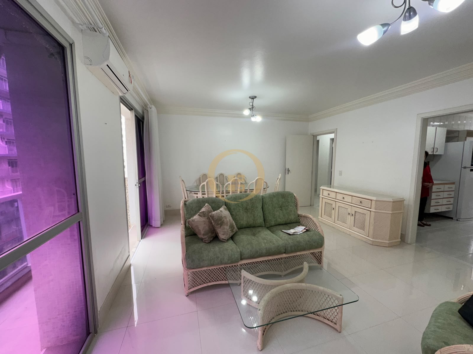 Apartamento na Praia das Pitangueiras, Guarujá - SP