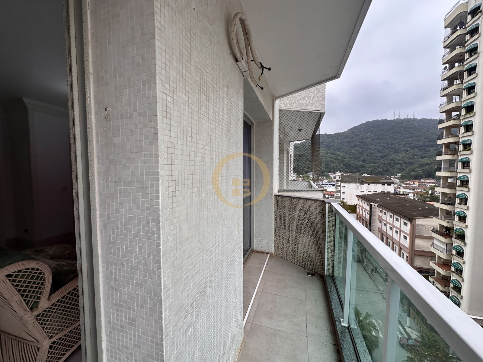Apartamento na Praia das Pitangueiras, Guarujá - SP