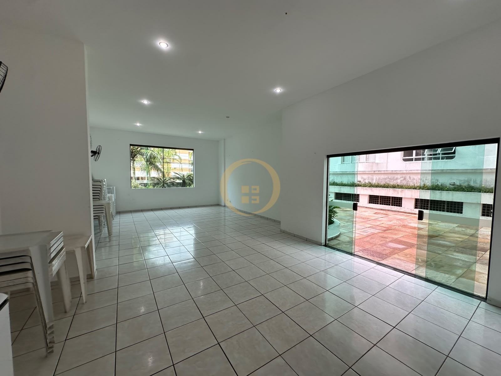 Apartamento na Praia da Enseada, Guarujá - SP