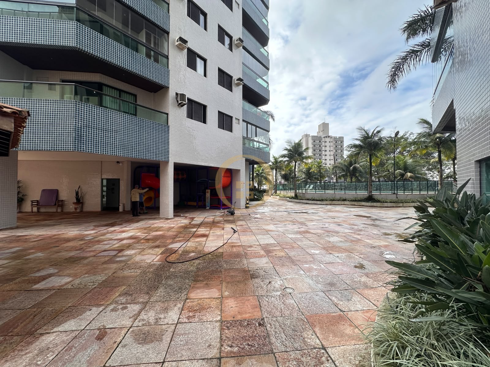 Apartamento na Praia da Enseada, Guarujá - SP