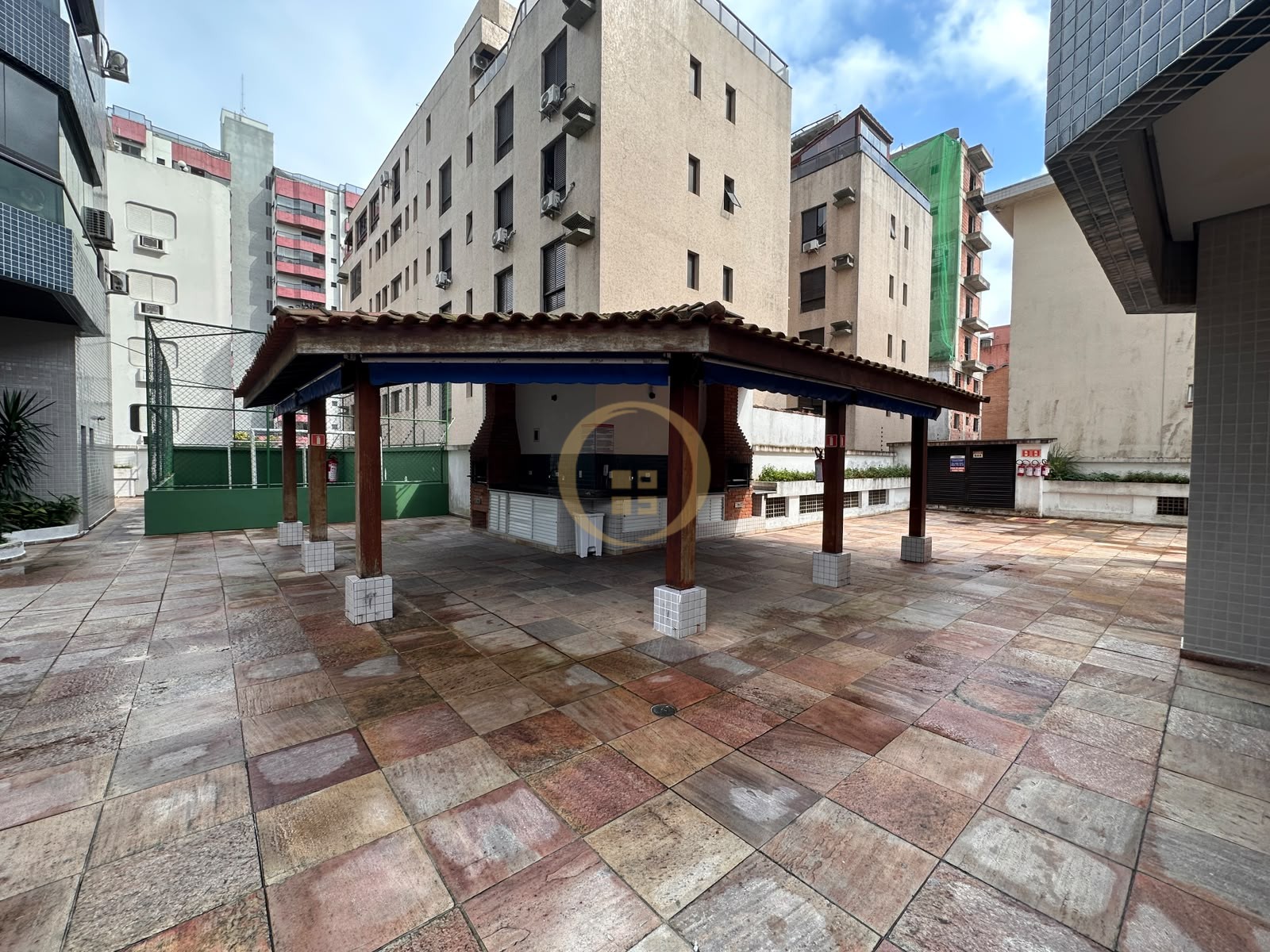 Apartamento na Praia da Enseada, Guarujá - SP