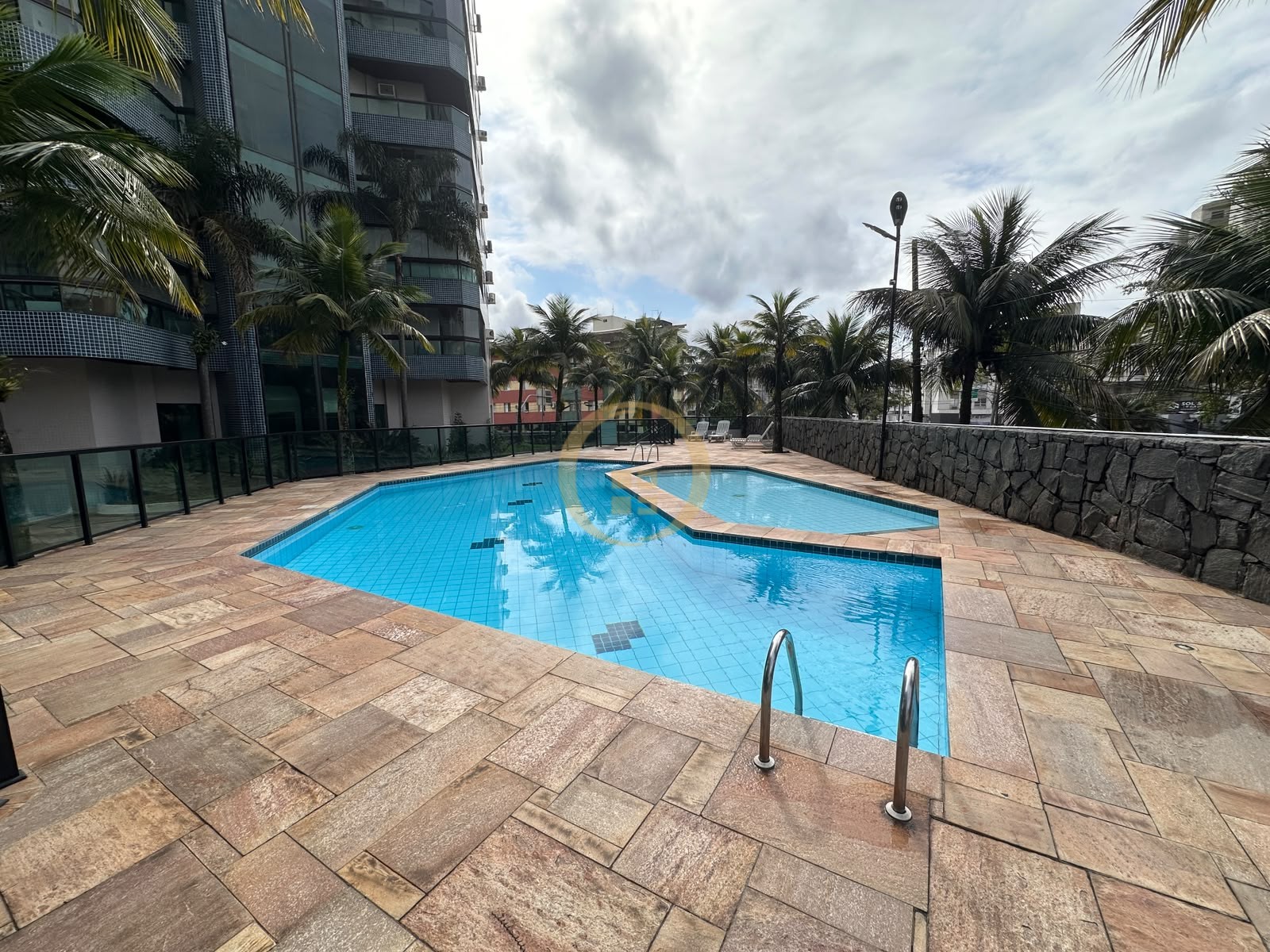 Apartamento na Praia da Enseada, Guarujá - SP